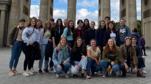 Jahrgangsstufe auf Studienfahrt in Berlin