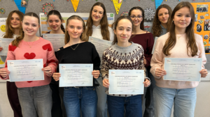 Erfolg auf Französisch: Gratulation zum DELF-Diplom