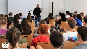Autor Tobias Elsäßer liest aus „Play“