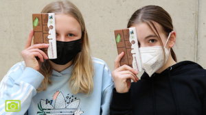 Aktion „Plant for the Planet“ – 8d verkauft Schokolade